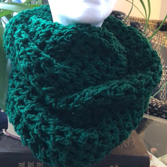 Handmade infinity scarf - Picture 2 of 5